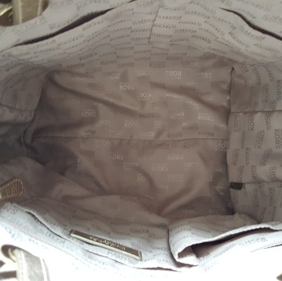Michael Kors signature large tote, shoulder bag. - Picture 5 of 8